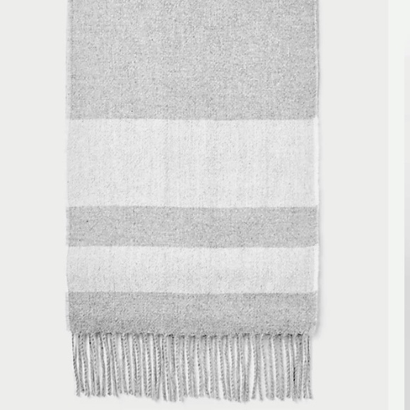 NWT Express Gray White Unisex Fringe Blanket Scarf - Picture 5 of 10